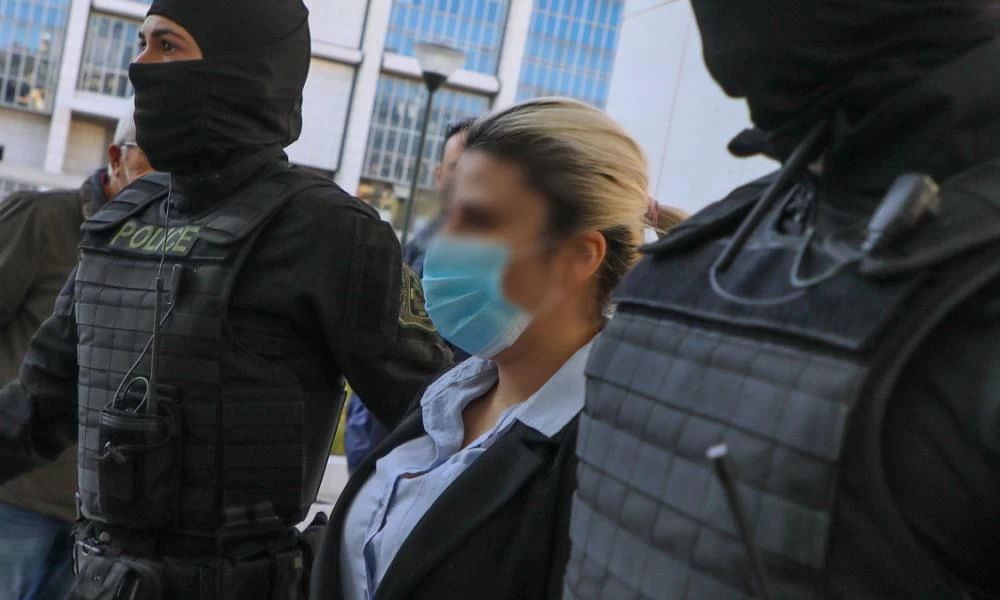 Επίθεση με βιτριόλι: Εισαγγελέας για κατηγορούμενη-«Να μη δοθεί αναστολή-Είναι επικίνδυνη για τη δημόσια ασφάλεια»